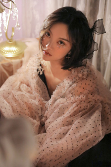 玩朋友的丰满人妻